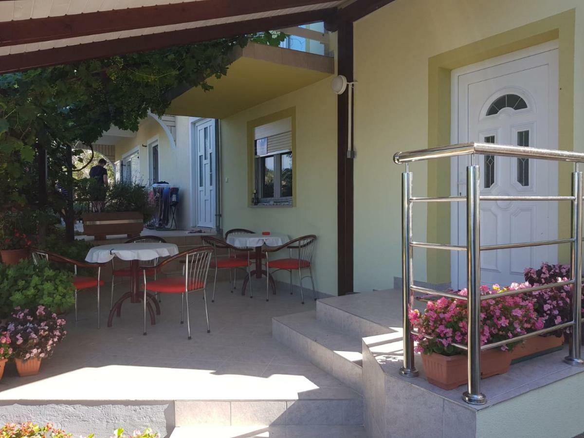 Holiday Home Rudelic Lukovo Šugarje Esterno foto